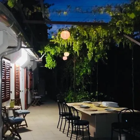 A Lugas - The Pergola *